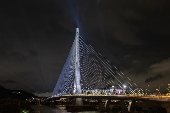 Самый большой в мире «минималистичный» мост открылся в Тайване