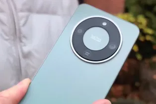 Проехались автомобилем и утопили в реке: выжил ли HONOR X9d