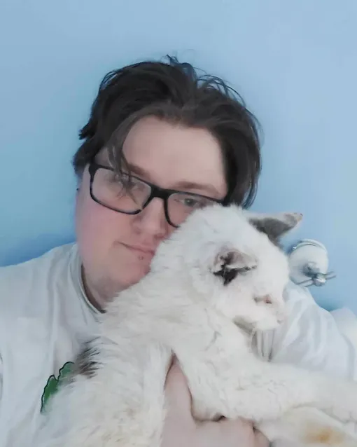 кот и хозяин кот и хозяин