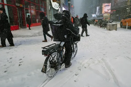 снег в городе