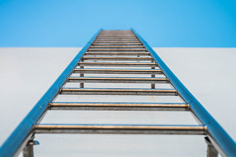 Детский тест на логику: как упасть с лестницы и еще 4 смешных вопроса