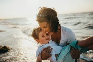 У родителей, которые умеют шутить, растут более счастливые дети У родителей, которые умеют шутить, растут более счастливые дети