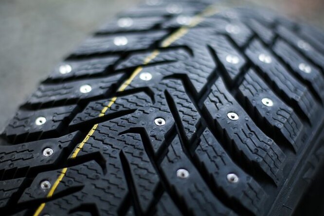 Мало кто из водителей знает о том, что шипованные шины для равномерного ...