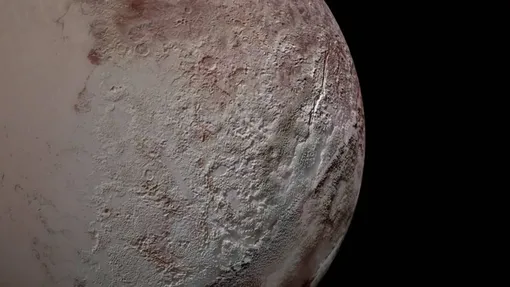 New Horizons смог сделать фотографии высокого разрешения только той стороны Плутона, которая обращена к зонду и известна как «полусфера встречи». J
