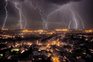 Куда чаще всего бьют молнии?
