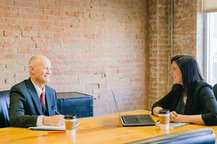 Эксперт: зумеры предпочитают «старую школу» финансов