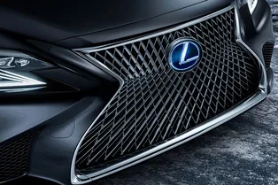 Lexus показал мультигибридный седан Lexus показал мультигибридный седан