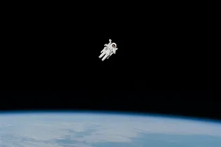 Этот предмет создавали для исследований космоса, а сейчас он есть у каждого из нас! Угадаете, что это?