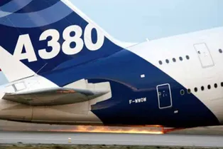 Впечатляющий прием: зачем самолеты бьют хвостом по взлетно-посадочной полосе и высекают искры Впечатляющий прием: зачем самолеты бьют хвостом по взлетно-посадочной полосе и высекают искры