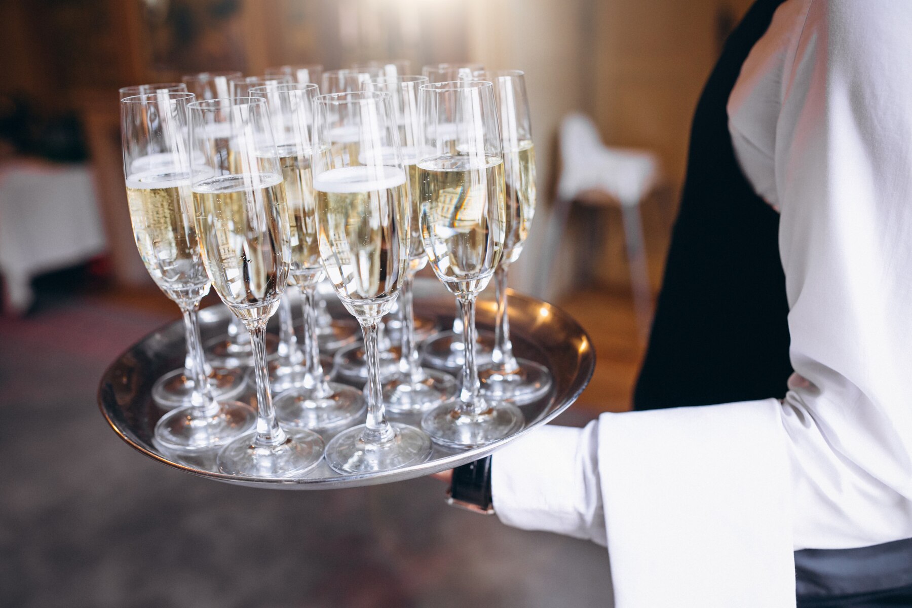 Стоматологи предупреждают: феномен «улыбка Prosecco» может испортить новогодние праздники