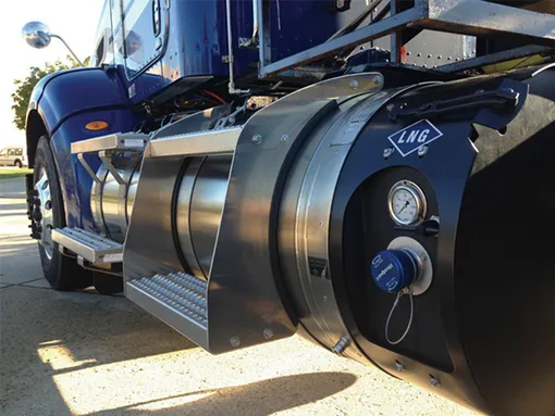 тягач со спецтехникой на полуприцепе