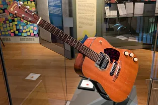 Гитары легенд: рекордные цены на инструменты Джона Леннона, Курта Кобейна и Дэвида Гилмора