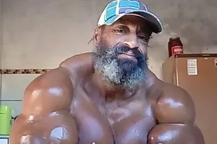 Мышцы победили интеллект! Этот «Бразильский Халк» колол масло в мышцы: вот как он умер