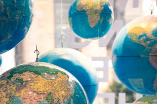 Контурная карта, столица и флаг: только знатоки назовут эти 3 страны Контурная карта, столица и флаг: только знатоки назовут эти 3 страны