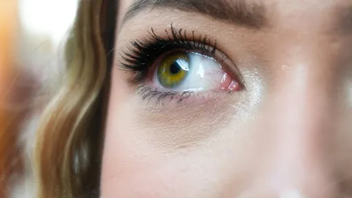 Женский глаз