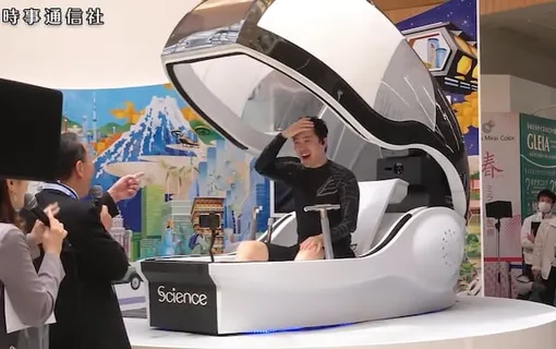 человек в спа-капсуле человек в спа-капсуле