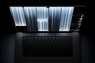 Apple представила MacBook Pro с сенсорным экраном Apple представила MacBook Pro с сенсорным экраном