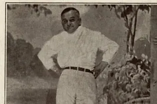 Человек-сова: удивительная история мужчины, который мог выкрутить голову на 180 градусов