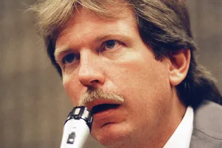 История Гэри Уэбба, журналиста-расследователя, который покончил с собой после разоблачения ЦРУ История Гэри Уэбба, журналиста-расследователя, который покончил с собой после разоблачения ЦРУ