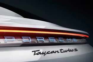 Porsche рассекретила свой первый электромобиль