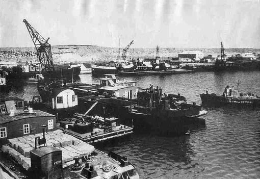 Лодки в порту Ушсая Лодки в порту Ушсая Аральское море