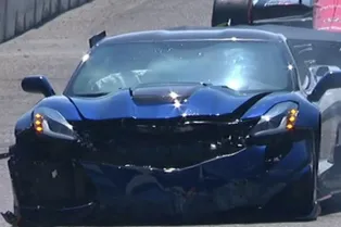 Вице-президент GM разбил о стену Corvette ZR1 Вице-президент GM разбил о стену Corvette ZR1