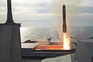 Американский военный корабль выпустил «Адское пламя» Американский военный корабль выпустил «Адское пламя»