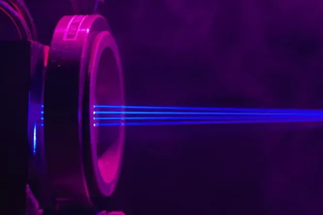 Ученые передали заряд энергии по воздуху на 30 метров: беспрецедентный прорыв, о котором раньше могли лишь мечтать