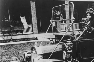 От работы на плантации до собственного бизнеса: как мадам Си Джей Уокер стала первой чернокожей женщиной-миллионером От работы на плантации до собственного бизнеса: как мадам Си Джей Уокер стала первой чернокожей женщиной-миллионером