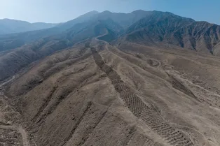 Ученые раскрыли назначение более 5000 загадочных ям в перуанских Андах