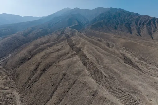 Ученые раскрыли назначение более 5000 загадочных ям в перуанских Андах Ученые раскрыли назначение более 5000 загадочных ям в перуанских Андах