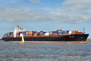 Всего за 6 дней китайский контейнеровоз прошел Северным морским путем, поставив рекорд Всего за 6 дней китайский контейнеровоз прошел Северным морским путем, поставив рекорд