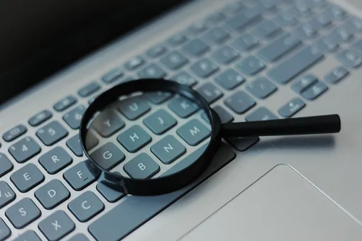 Лупа на клавиатуре ноутбука Лупа на клавиатуре ноутбука