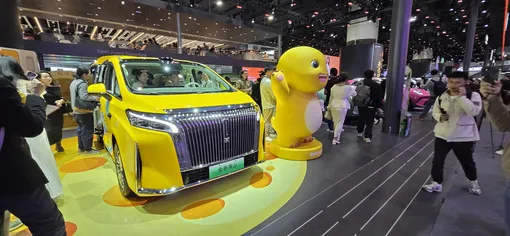 В Китае смело используют яркие цвета кузова В Китае смело используют яркие цвета кузова