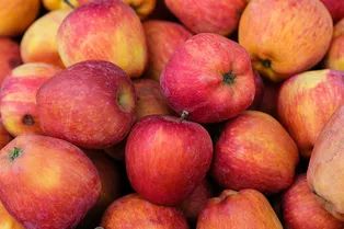 Фрукты спасают легкие, а диета облегчает псориаз: главные новости сегодня