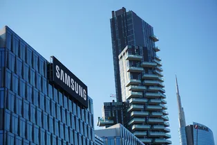 В России суд запретил продавать 61 модель Samsung. Все из-за швейцарской фирмы В России суд запретил продавать 61 модель Samsung. Все из-за швейцарской фирмы
