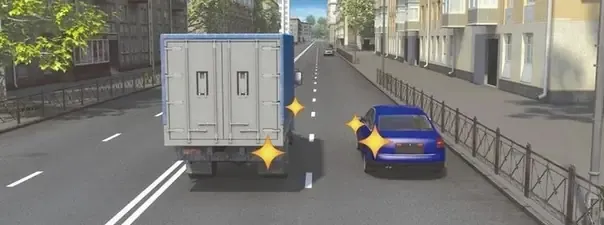 Два водителя одновременно начали перестроение. Кто из них должен уступить дорогу?