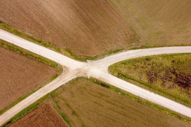 Меньше 50% водителей могут ответить на этот вопрос из ПДД. Вы ведь знаете правильный ответ?