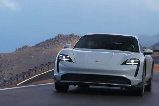 Автомобиль Porsche смог заехать на вершину горы и установил мировой рекорд. Показываем, как это было Автомобиль Porsche смог заехать на вершину горы и установил мировой рекорд. Показываем, как это было